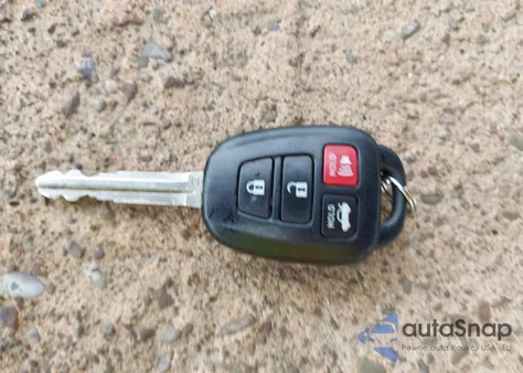 2014 Toyota Corolla Le Plus z USA, uszkodzony, nr VIN 2T1BURHE4EC210227